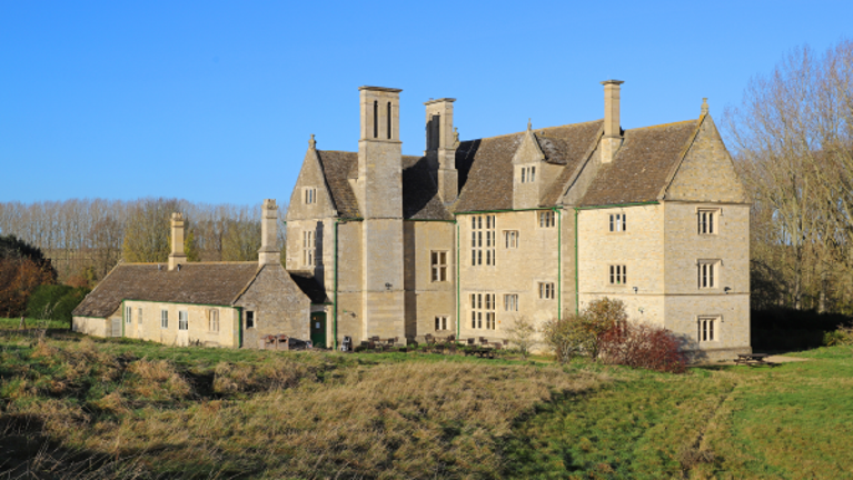 The Lyveden manor in autumnal sunshine